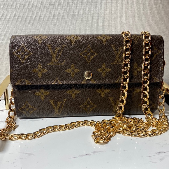 SOLDAuthentic Louis Vuitton Monogram Sarah Wallet